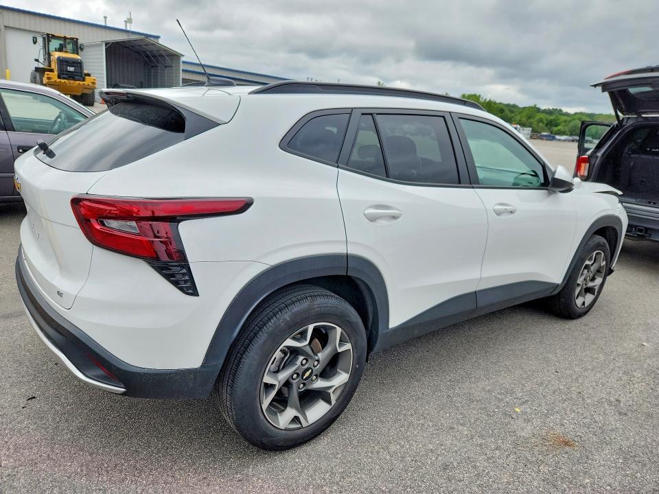 Photo 3 from auction – 2025 CHEVROLET TRAX with VIN KL77LHEP5SC231730