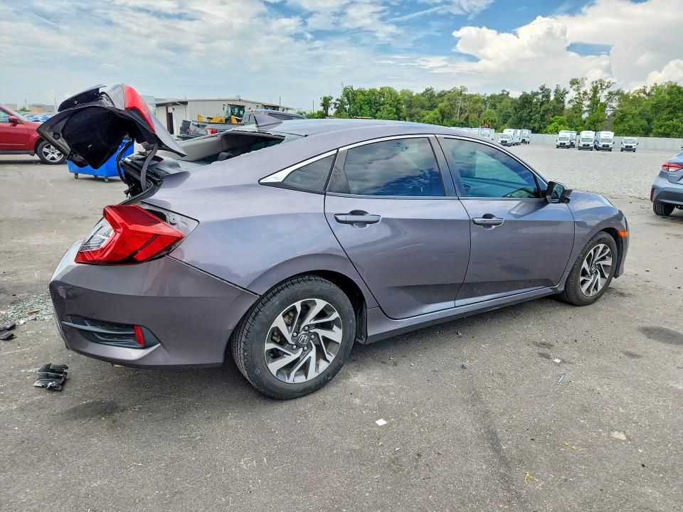 Photo 3 from auction – 2018 HONDA CIVIC with VIN 19XFC2F77JE027299