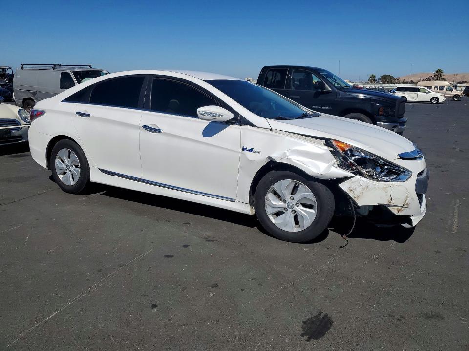 Photo 4 from auction – 2015 HYUNDAI SONATA HYBRID with VIN KMHEC4A42FA137901