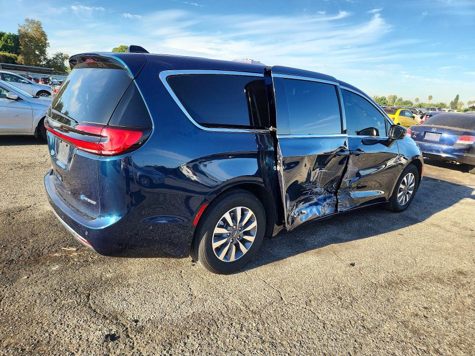 Zdjęcie 3 z aukcji – 2025 CHRYSLER PACIFICA z VIN 2C4RC1S74SR536361