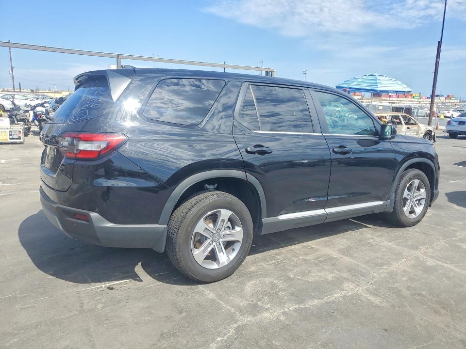 Photo 3 from auction – 2025 HONDA PILOT with VIN 5FNYG2H40SB041654