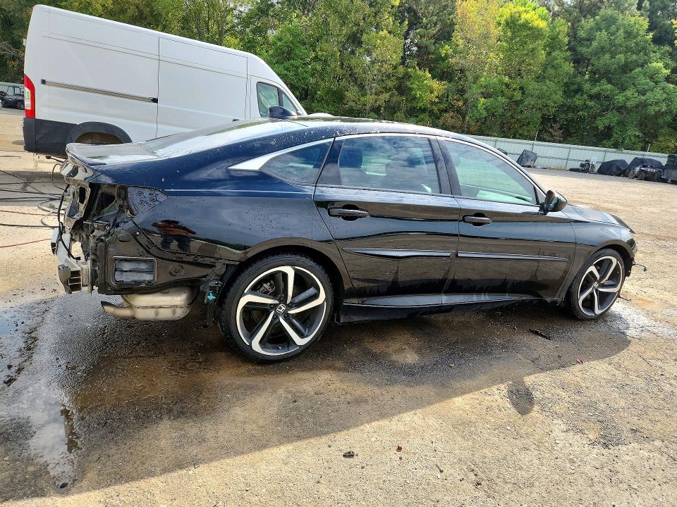 Снимка 3 от търг – 2018 HONDA ACCORD с VIN 1HGCV1F36JA039257