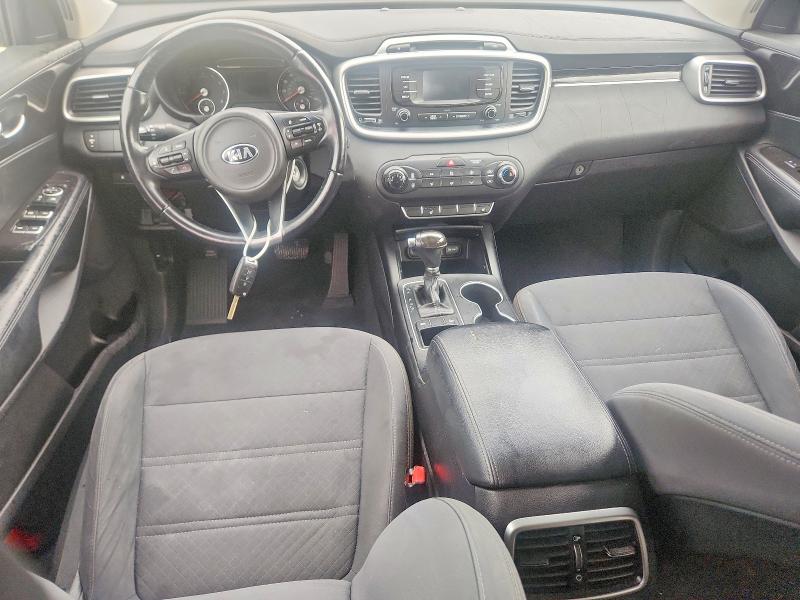Photo 8 from auction – 2016 KIA SORENTO with VIN 5XYPG4A38GG096443