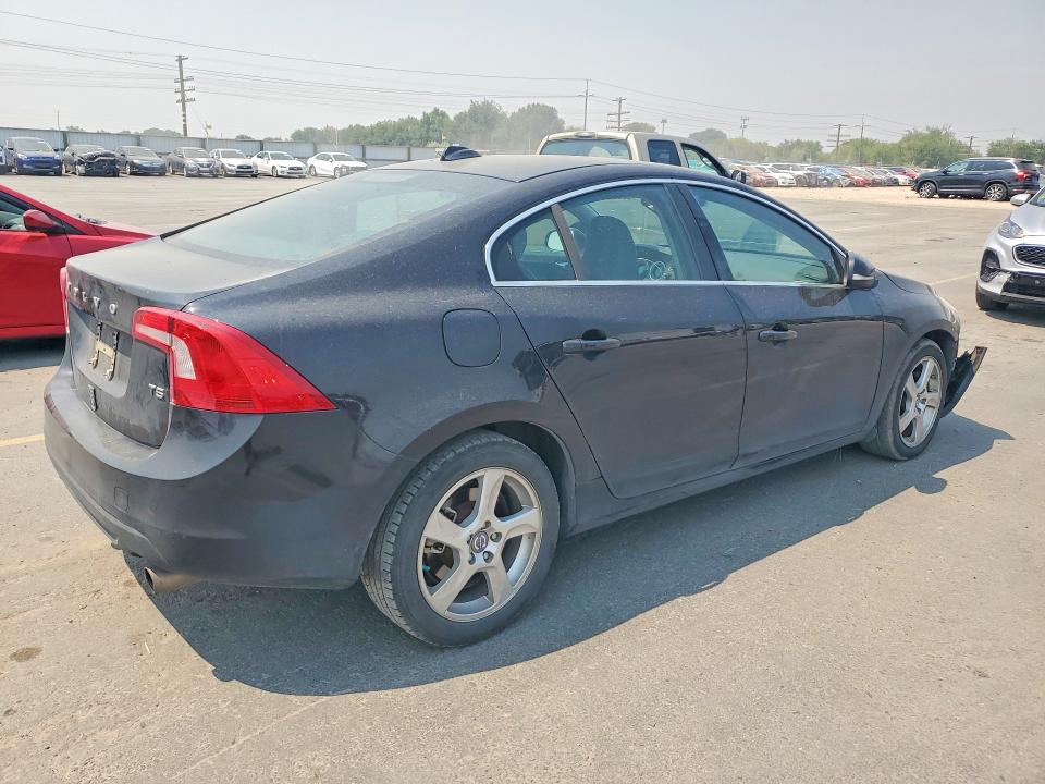 Photo 3 from auction – 2012 VOLVO S60 with VIN YV1622FS6C2139044