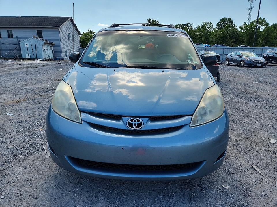Photo 5 from auction – 2009 TOYOTA SIENNA with VIN 5TDZK23C69S245883