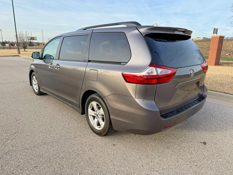 Photo 3 from auction – 2018 TOYOTA SIENNA with VIN 5TDKZ3DC1JS925096
