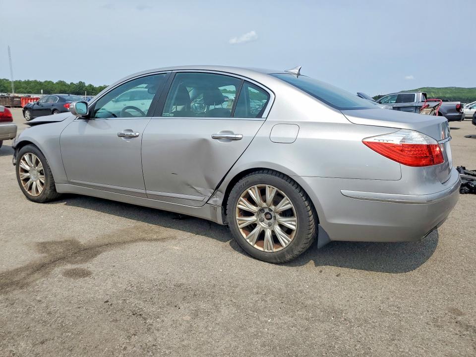 Photo 2 from auction – 2011 HYUNDAI GENESIS with VIN KMHGC4DE0BU130547