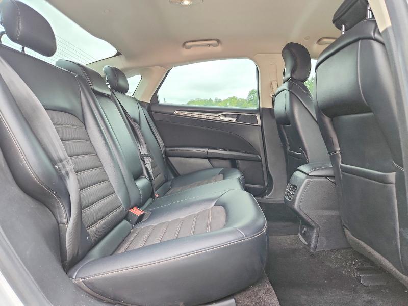 Zdjęcie 10 z aukcji – 2017 FORD FUSION z VIN 3FA6P0LU3HR374284