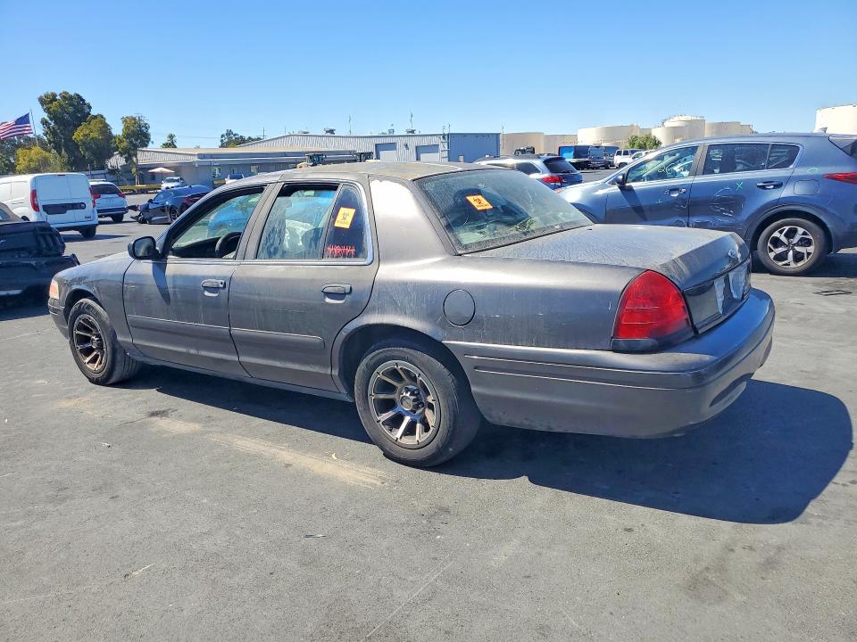 Photo 2 from auction – 2001 FORD CROWN VICTORIA with VIN 2FAFP71W91X127310
