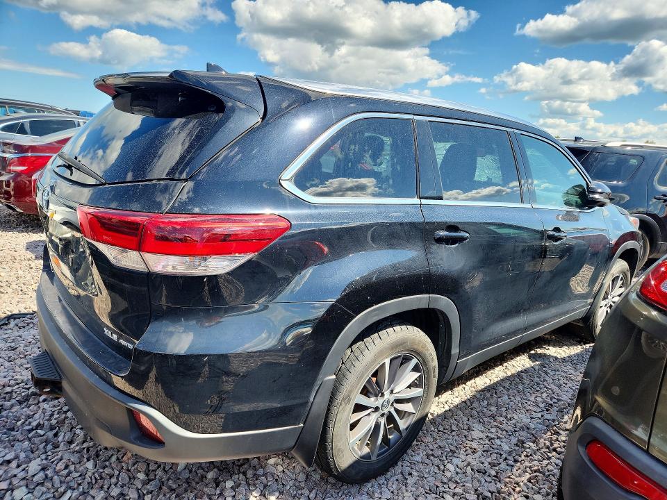 Photo 3 from auction – 2019 TOYOTA HIGHLANDER with VIN 5TDJZRFH7KS589429