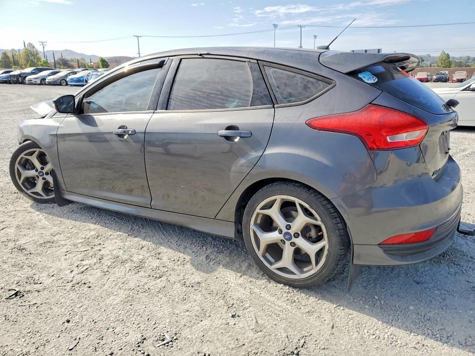 Photo 2 from auction – 2015 FORD FOCUS with VIN 1FADP3L93FL375242