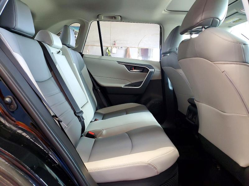 Photo 11 from auction – 2022 TOYOTA RAV4 with VIN JTMB6RFV6ND078099