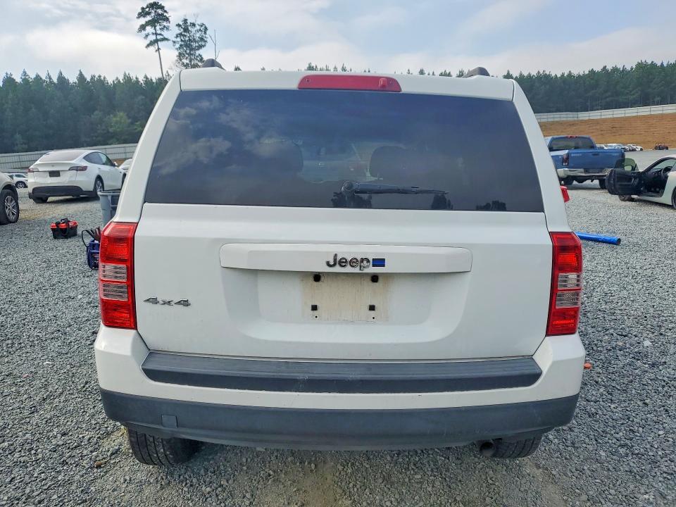 Photo 6 from auction – 2015 JEEP PATRIOT with VIN 1C4NJRBB7FD439610