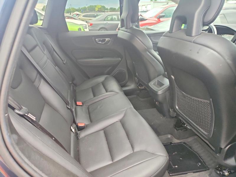 Photo 11 from auction – 2018 VOLVO XC60 with VIN YV4102RK0J1059966