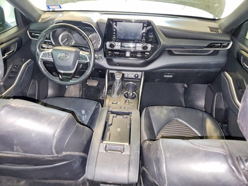 Photo 8 from auction – 2022 TOYOTA HIGHLANDER with VIN 5TDLZRAH5NS110655