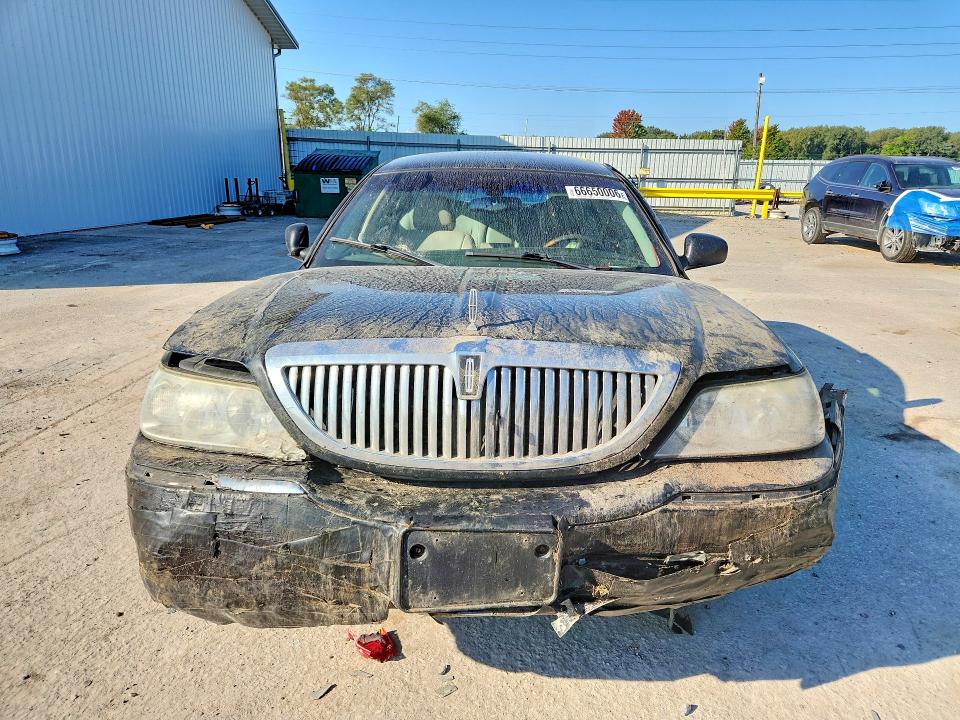 Photo 5 from auction – 2003 LINCOLN TOWN CAR with VIN 1LNHM81W13Y612265