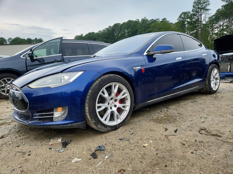 Фото 1 с аукциона – 2015 TESLA MODEL S с VIN 5YJSA4H43FF089996