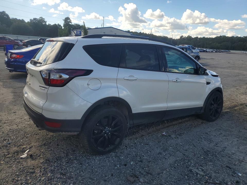 Photo 3 from auction – 2017 FORD ESCAPE with VIN 1FMCU0J9XHUB73149