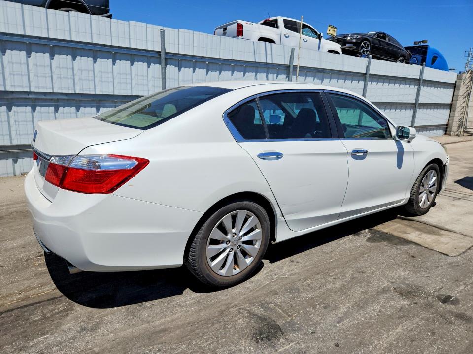 Photo 3 from auction – 2014 HONDA ACCORD with VIN 1HGCR2F72EA101661