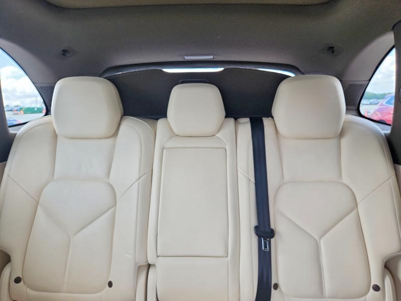 Снимка 10 от търг – 2012 PORSCHE CAYENNE с VIN WP1AB2A26CLA46086