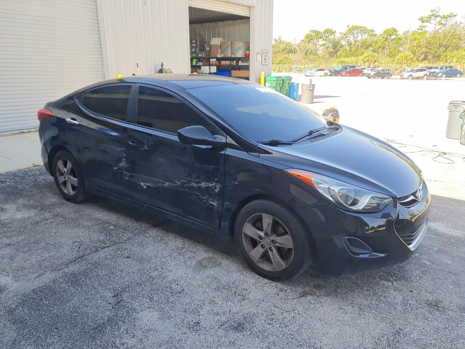 Photo 4 from auction – 2011 HYUNDAI ELANTRA with VIN KMHDH4AE4BU132424