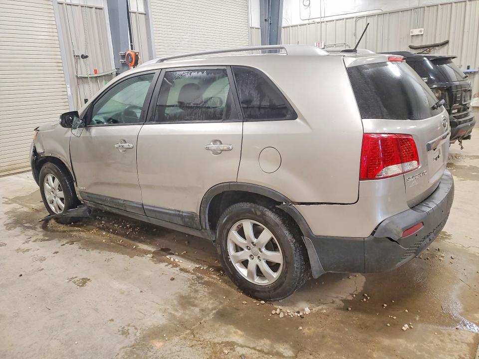Photo 2 from auction – 2013 KIA SORENTO with VIN 5XYKTDA25DG423566