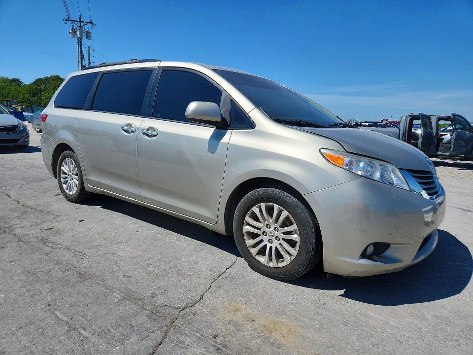 Photo 4 from auction – 2015 TOYOTA SIENNA with VIN 5TDYK3DC1FS689569