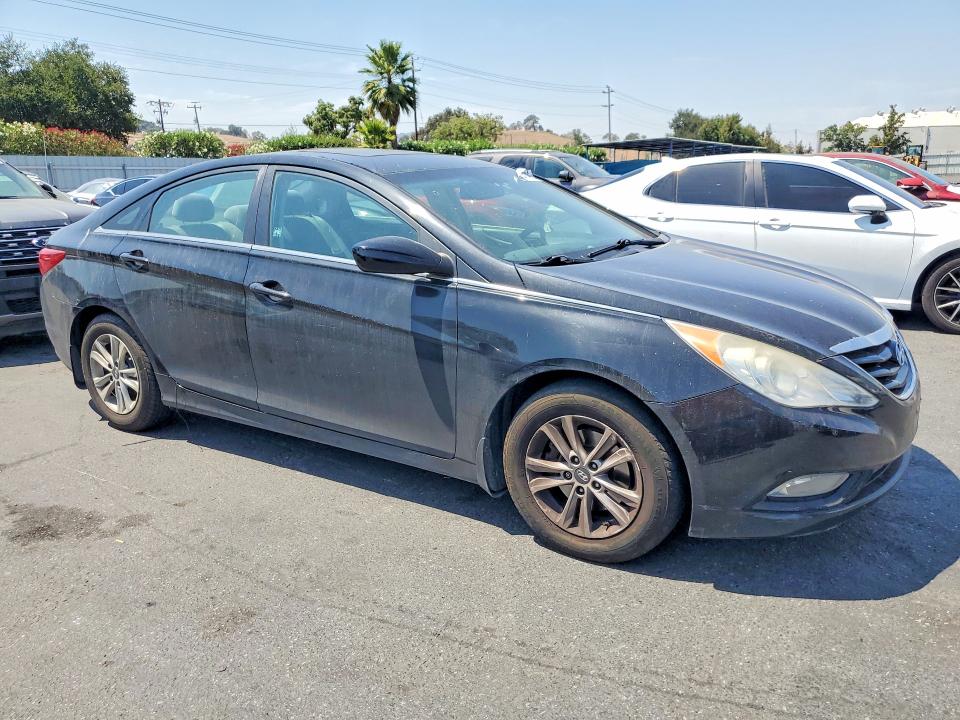 Photo 4 from auction – 2013 HYUNDAI SONATA with VIN 5NPEB4AC3DH737122