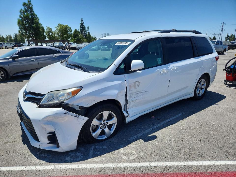 TOYOTA SIENNA 2018 with VIN 5TDKZ3DC4JS908082 - Photo from auction