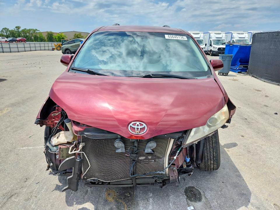 Photo 5 from auction – 2014 TOYOTA SIENNA with VIN 5TDKK3DCXES475264