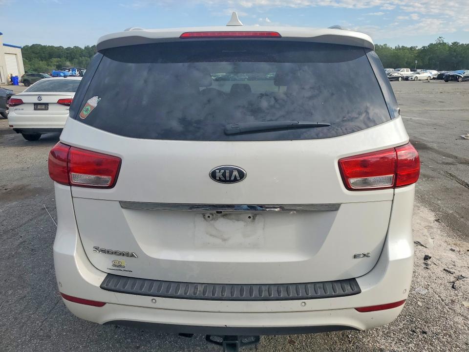 Photo 6 from auction – 2015 KIA SEDONA with VIN KNDMC5C16F6024416