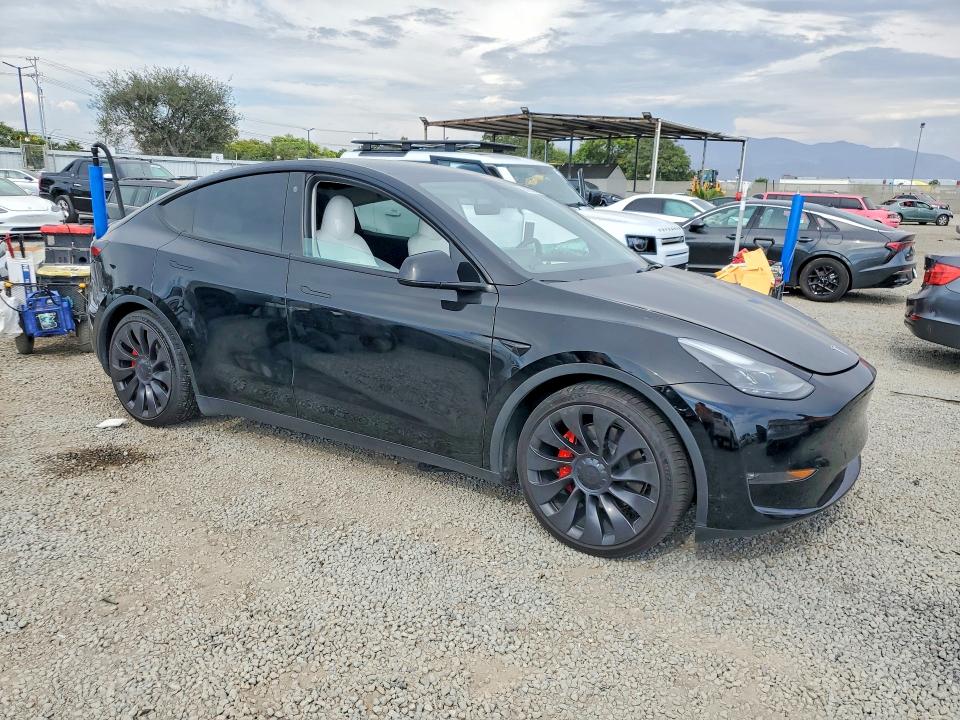Снимка 4 от търг – 2023 TESLA MODEL Y с VIN 7SAYGDEF0PF757868