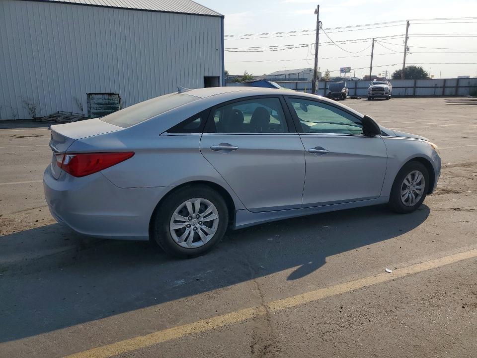 Photo 3 from auction – 2012 HYUNDAI SONATA with VIN 5NPEB4AC2CH366811