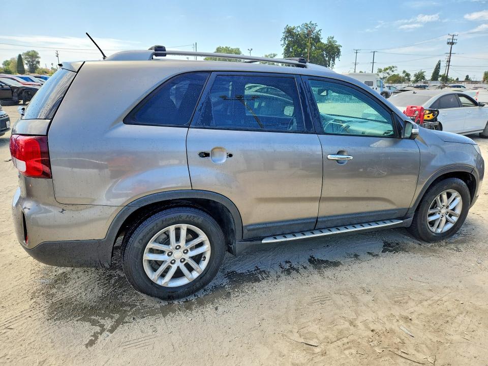 Photo 3 from auction – 2015 KIA SORENTO with VIN 5XYKT4A68FG557154