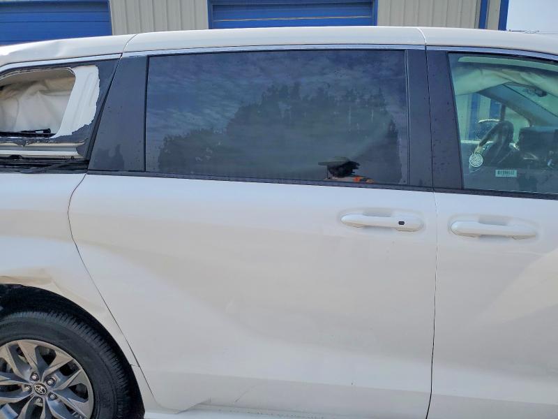 Photo 11 from auction – 2026 TOYOTA SIENNA with VIN 5TDKRKEC8TS305048