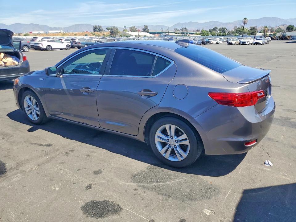 Photo 2 from auction – 2013 ACURA ILX with VIN 19VDE3F72DE302212