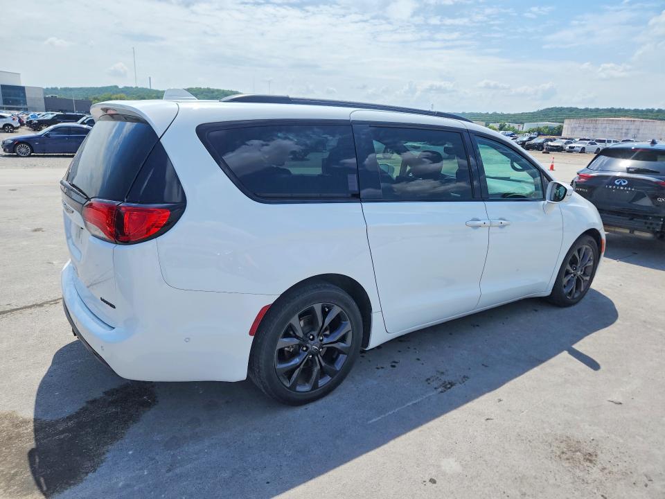 Photo 3 from auction – 2018 CHRYSLER PACIFICA with VIN 2C4RC1GG9JR339645