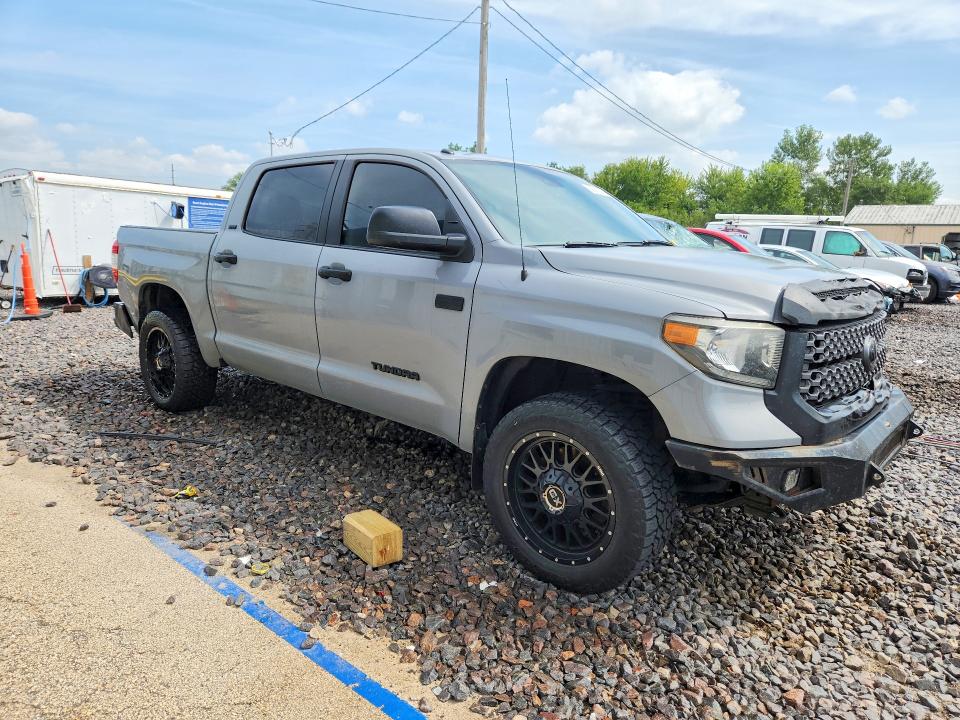 Photo 4 from auction – 2018 TOYOTA TUNDRA with VIN 5TFDW5F19JX759333