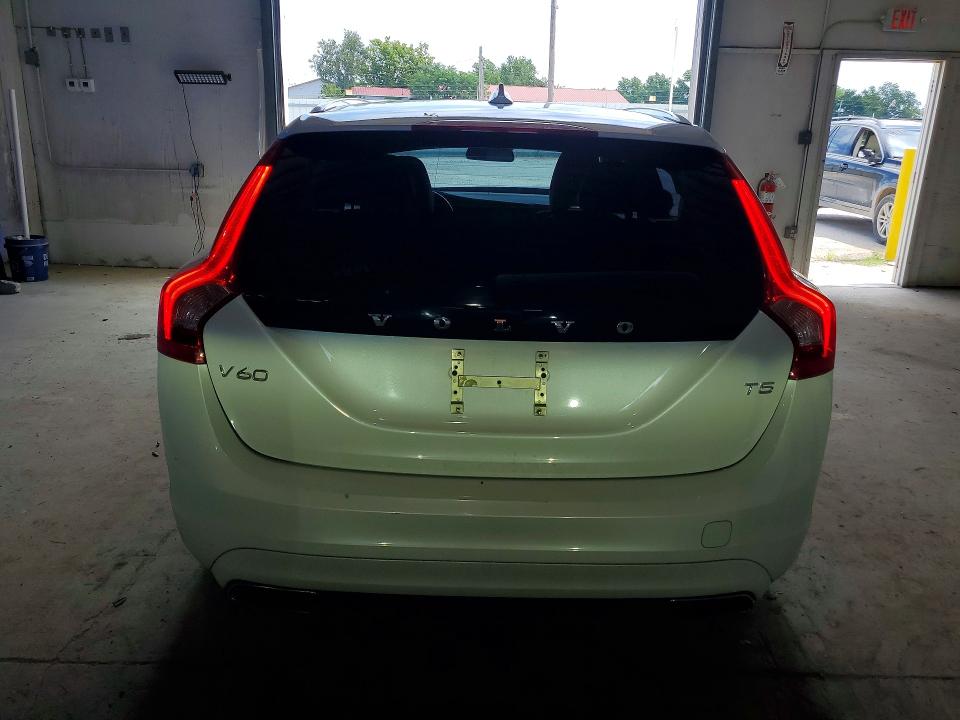 Photo 6 from auction – 2015 VOLVO V60 with VIN YV140MEB4F1207572