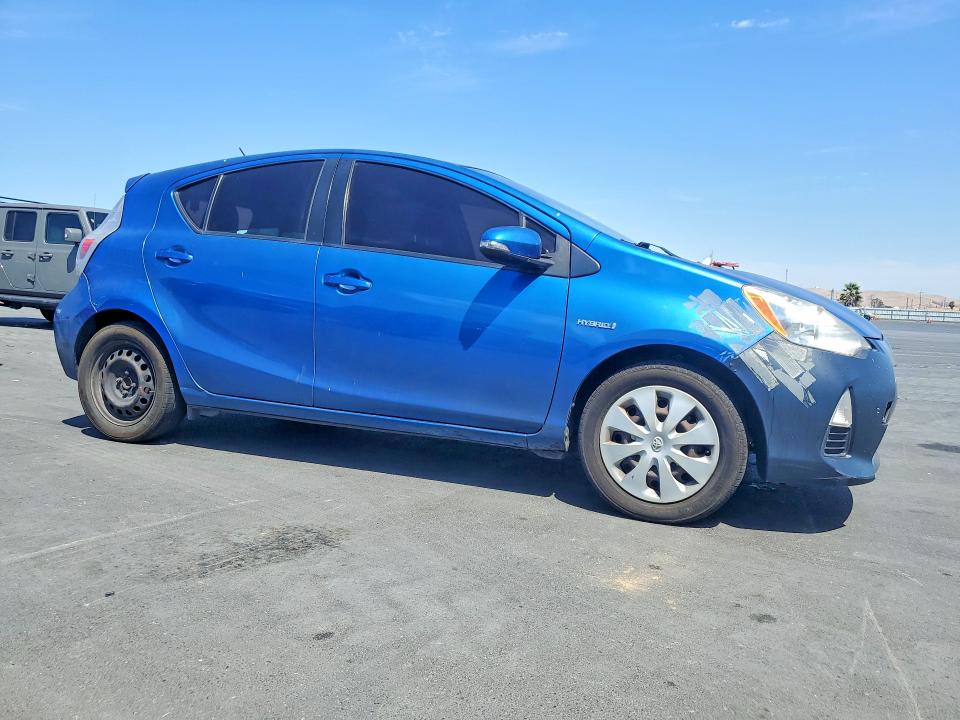 Photo 4 from auction – 2012 TOYOTA PRIUS C with VIN JTDKDTB3XC1522042