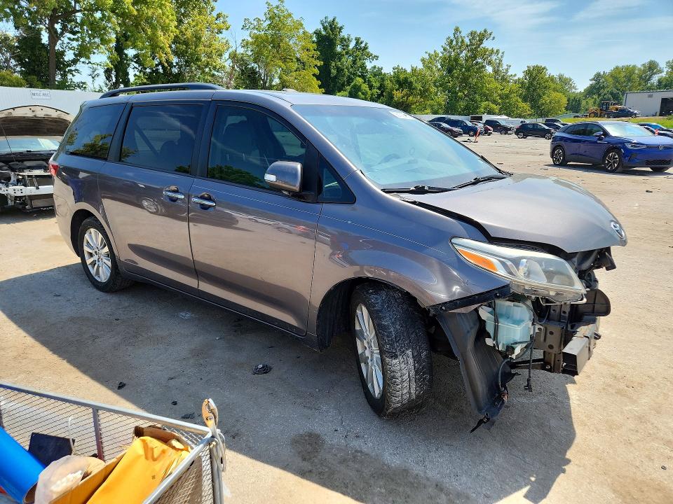 صورة رقم 4 من المزاد - 2017 TOYOTA SIENNA مع VIN 5TDYZ3DC3HS899900