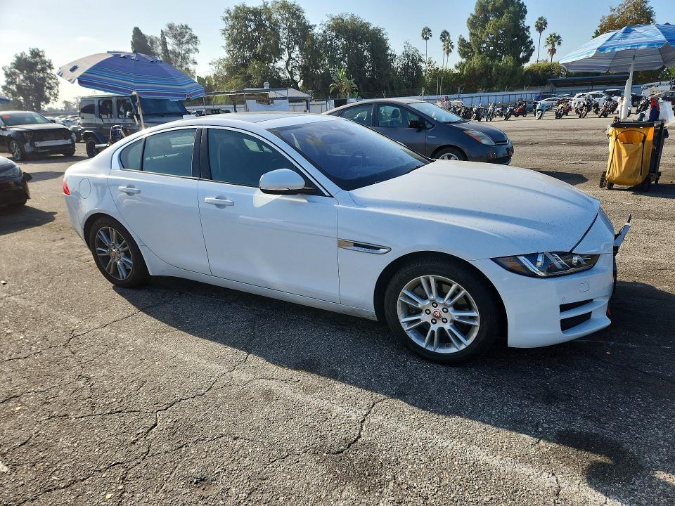 Zdjęcie 4 z aukcji – 2017 JAGUAR XE z VIN SAJAD4BG0HA956838