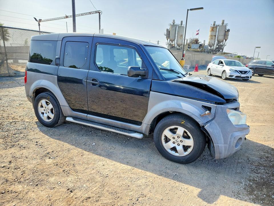 Фото 4 с аукциона – 2003 HONDA ELEMENT с VIN 5J6YH285X3L009437