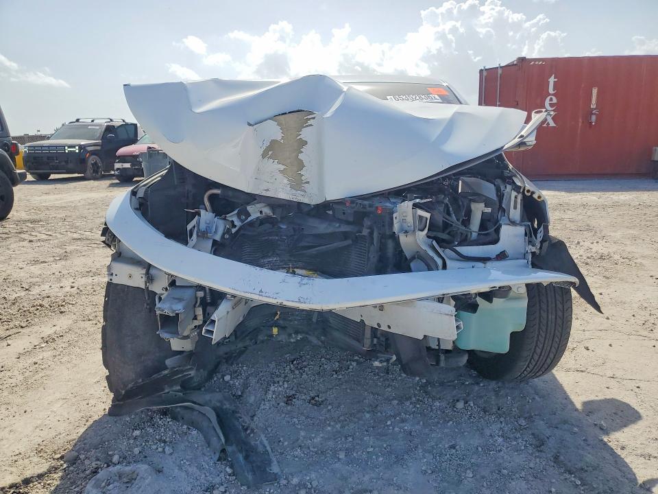 Photo 5 from auction – 2017 CHEVROLET IMPALA with VIN 2G1105SA6H9128891