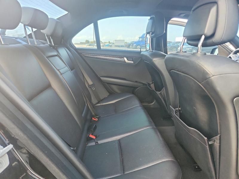Photo 10 from auction – 2014 MERCEDES-BENZ C with VIN WDDGF4HB5EA952090