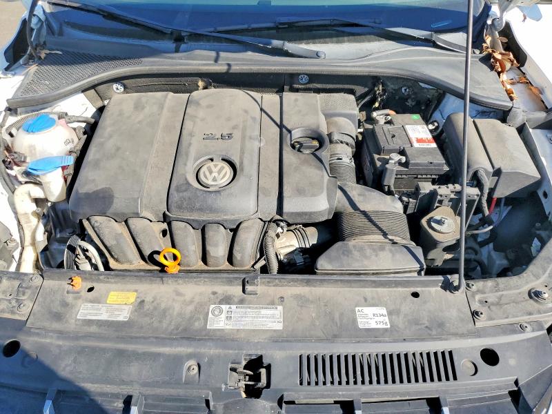 Photo 11 from auction – 2012 VOLKSWAGEN PASSAT with VIN 1VWCP7A32CC005372