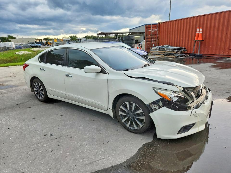 Photo 4 from auction – 2017 NISSAN ALTIMA with VIN 1N4AL3AP6HC124170
