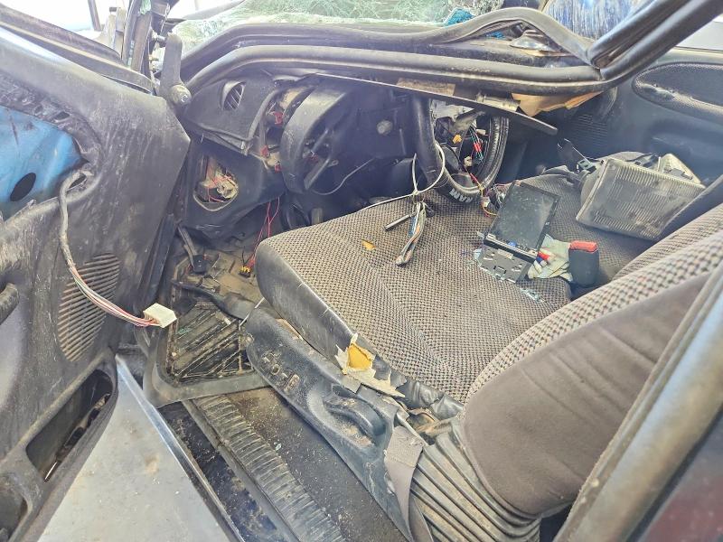 Photo 8 from auction – 2000 DODGE RAM 2500 with VIN 3B7KF2361YG153111