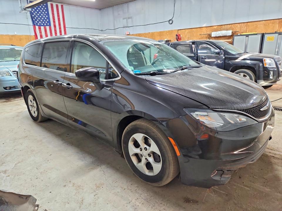 Photo 4 from auction – 2017 CHRYSLER PACIFICA with VIN 2C4RC1CG3HR665313