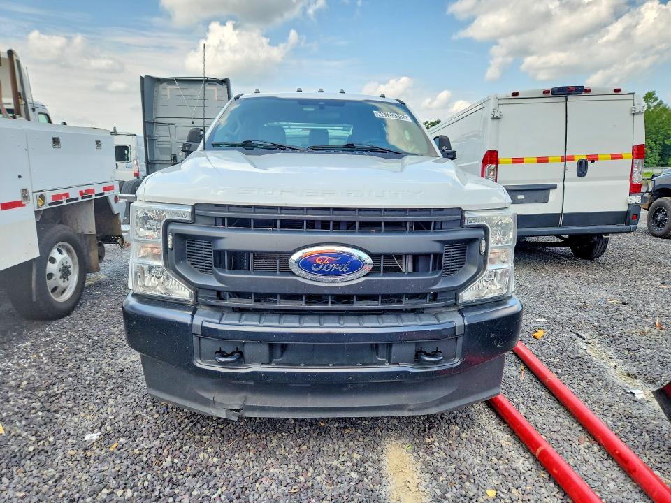 Photo 5 from auction – 2022 FORD F350 with VIN 1FT8W3B68NEE41440